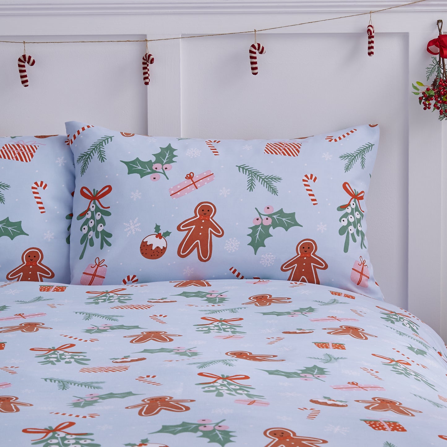 Christmas Gingerbread Soft Microfibre Reversible Duvet Cover Set