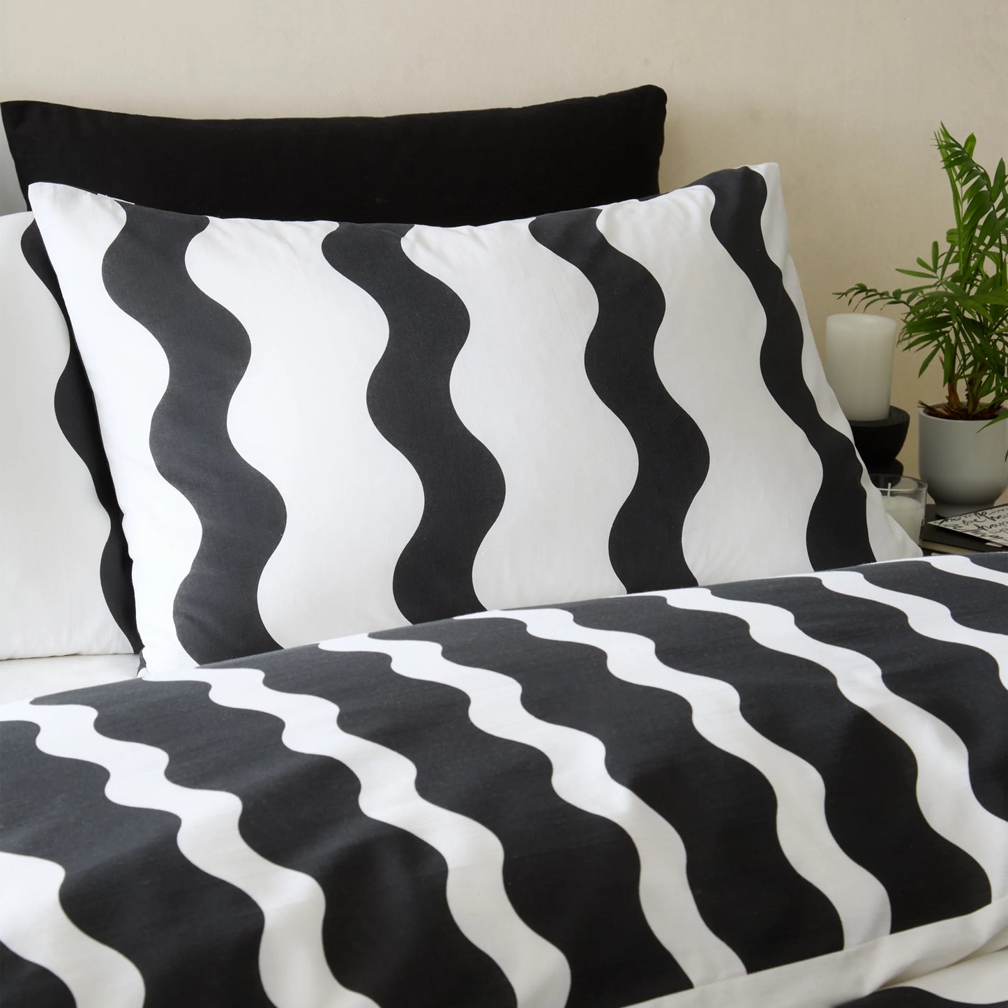 Waves Reversible Duvet Cover Set in Black / White by Sassy B