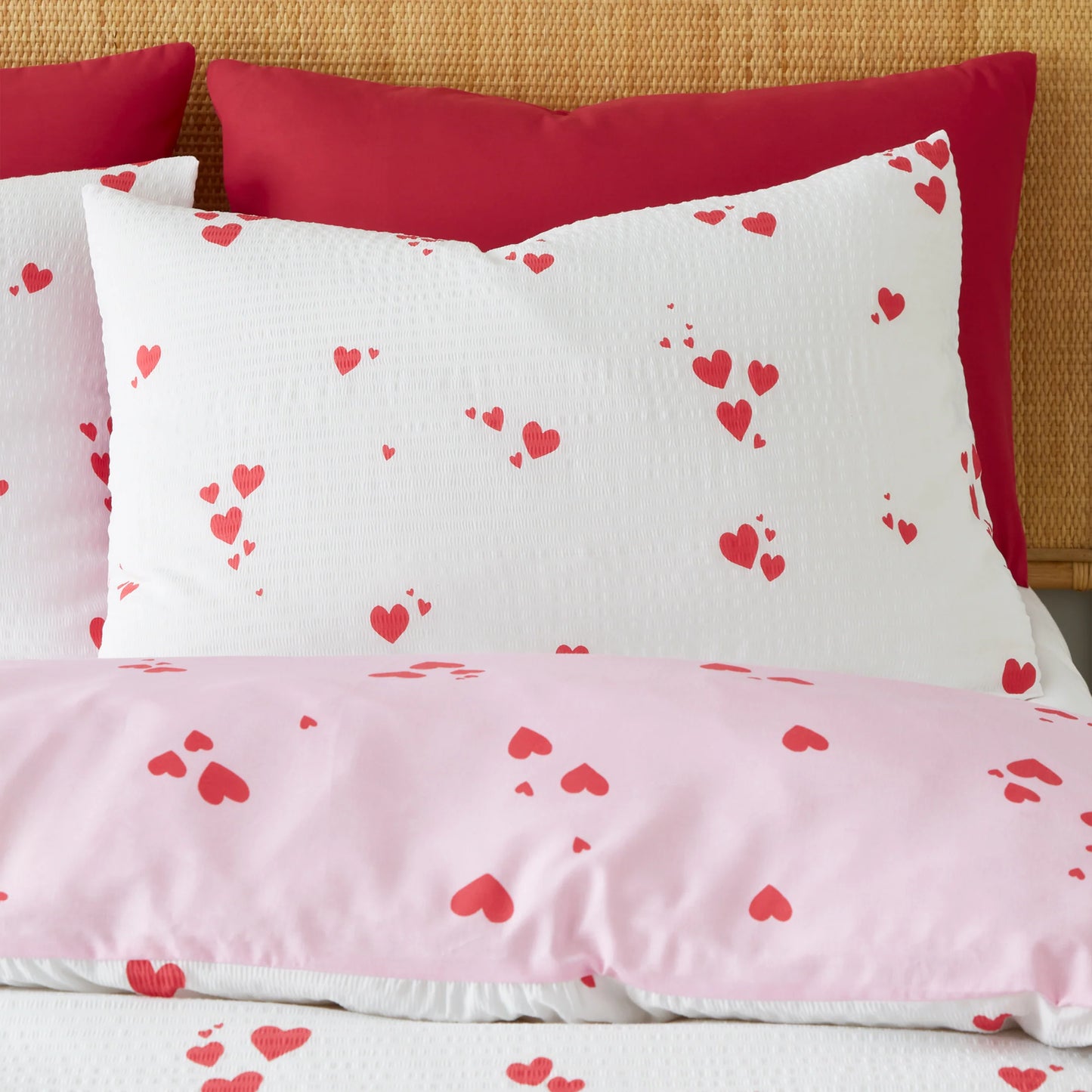 Seersucker Heart Duvet Cover Set in White / Red by Catherine Lansfield