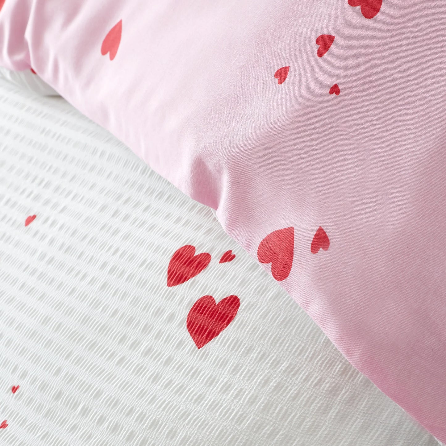 Seersucker Heart Duvet Cover Set in White / Red by Catherine Lansfield