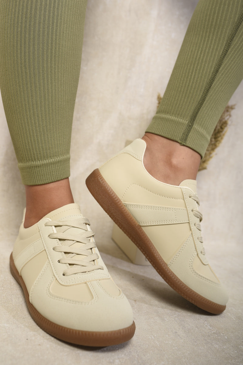 Low Top Lace-Up Trainers