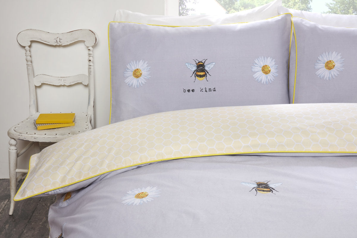 BEE KIND Bumblebee Daisy Floral Reversible Duvet Cover Set Multi